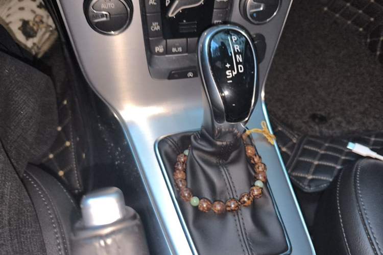 Used Volvo V40 2017 T3 Zhiya Edition Gear Lever