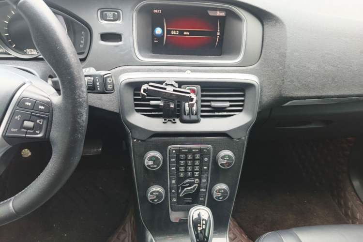 Used Volvo V40 2017 T3 Zhiyi Edition Audio And AC Panel
