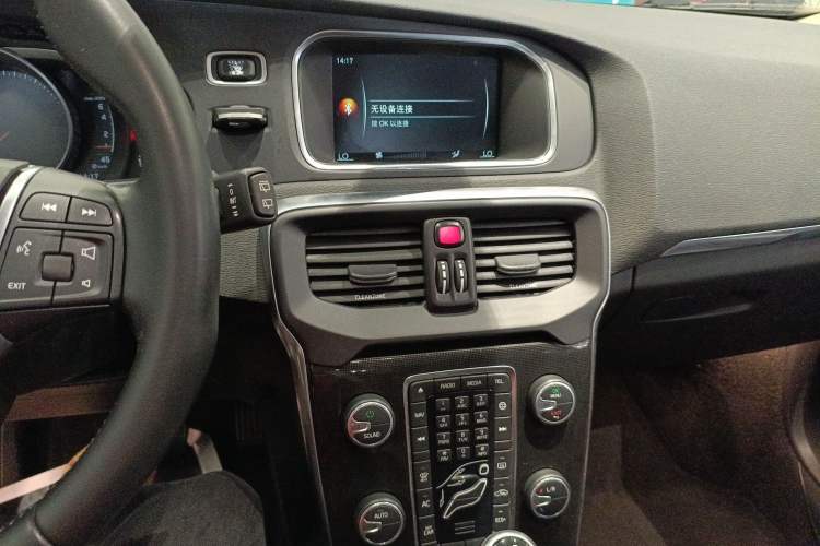 Used Volvo V40 2017 T3 Zhiyi Edition Audio And AC Panel