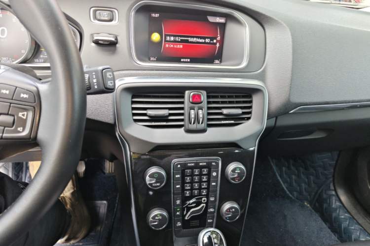 Used Volvo V40 2017 T3 Zhiyi Edition Audio And AC Panel