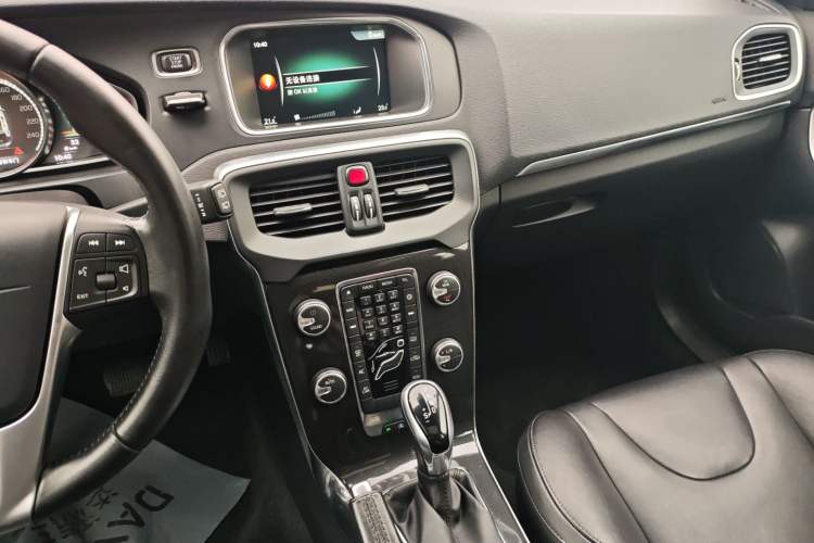 Used Volvo V40 2017 T3 Zhiyi Edition Audio And AC Panel