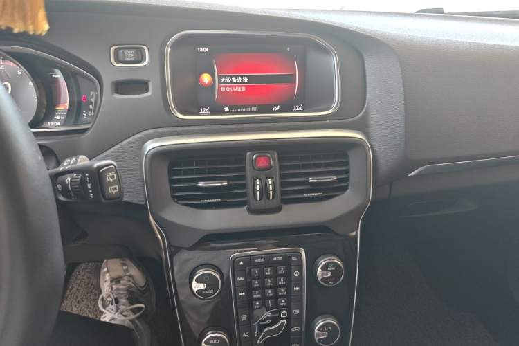 Used Volvo V40 2017 T3 Zhiyi Edition Audio And AC Panel