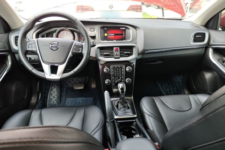 Used Volvo V40 2017 T3 Zhiyi Edition Center Console