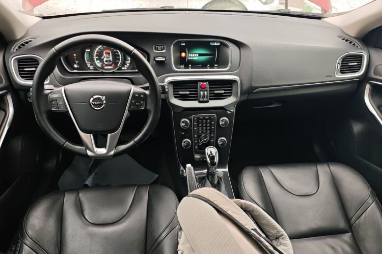 Used Volvo V40 2017 T3 Zhiyi Edition Center Console