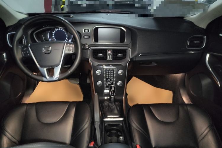 Used Volvo V40 2017 T3 Zhiyi Edition Center Console