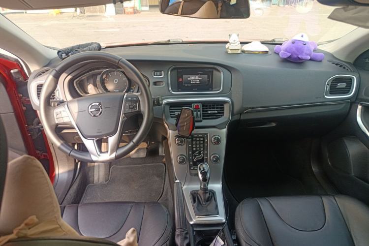 Used Volvo V40 2017 T3 Zhiya Edition Center Console