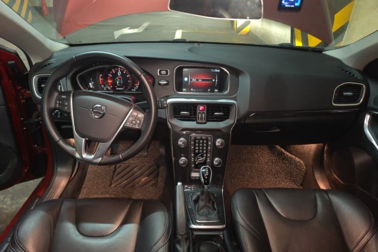 Used Volvo V40 2017 T3 Zhiyi Edition Center Console