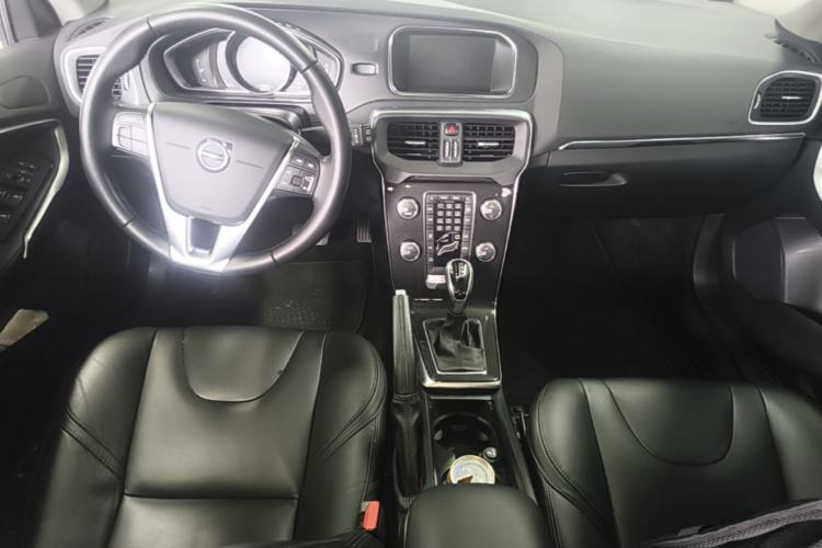 Used Volvo V40 2017 T3 Zhiyi Edition Center Console