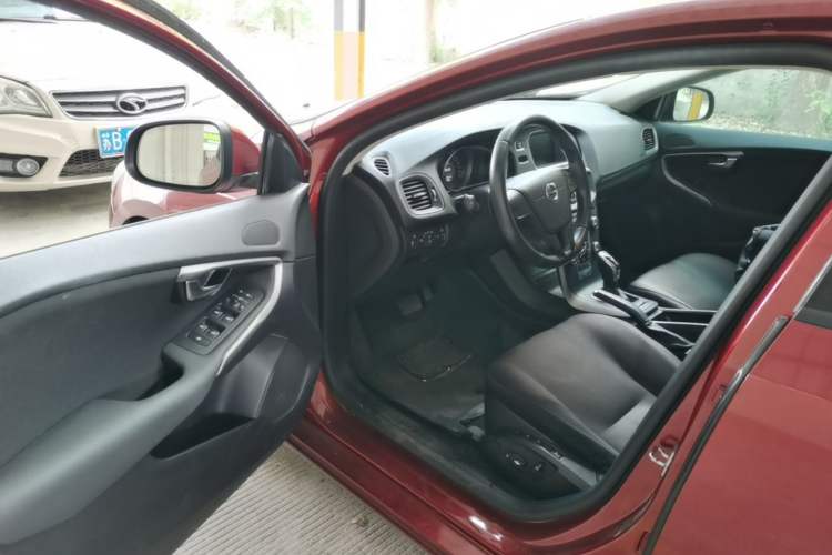 Used Volvo V40 2017 T3 Smart Edition Driver Seat