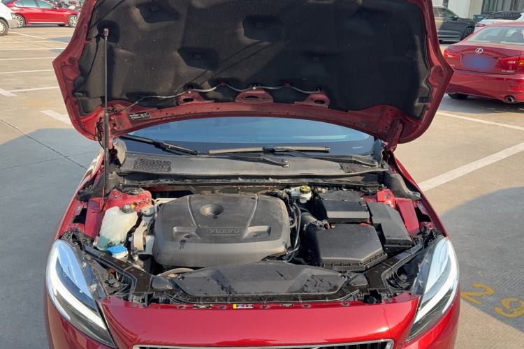 Used Volvo V40 2017 T3 Smart Edition Engine Bay