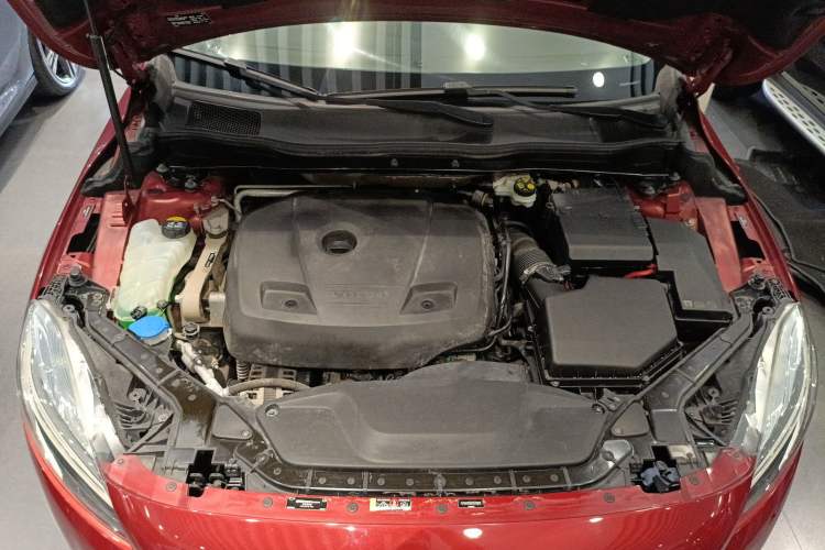 Used Volvo V40 2017 T3 Zhiyi Edition Engine Bay