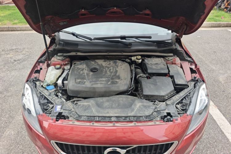Used Volvo V40 2017 T3 Smart Edition Engine Bay