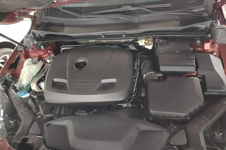 Used Volvo V40 2017 T3 Zhiyi Edition Engine Bay