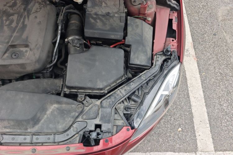 Used Volvo V40 2017 T3 Smart Edition Engine Bay Left