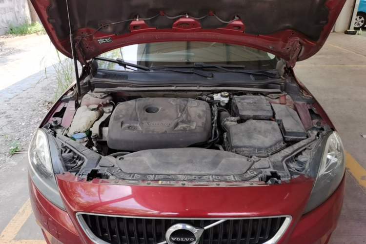 Used Volvo V40 2017 T3 Smart Edition Engine Bay