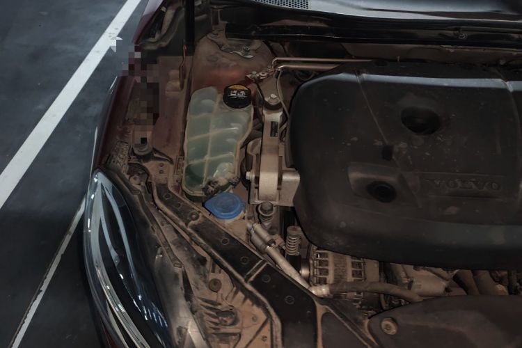 Used Volvo V40 2017 T3 Zhiya Edition Engine Bay Right