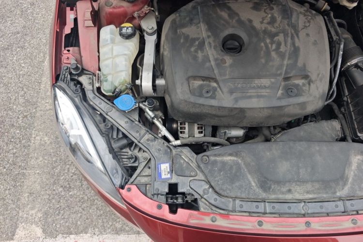 Used Volvo V40 2017 T3 Smart Edition Engine Bay Right