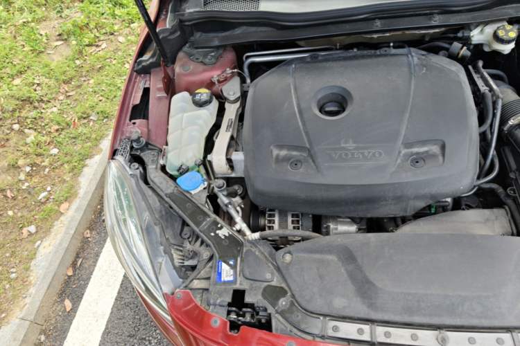 Used Volvo V40 2017 T3 Zhiyi Edition Engine Bay Right