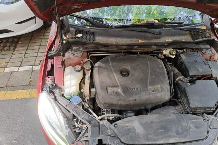 Used Volvo V40 2017 T3 Zhiyi Edition Engine Bay Right
