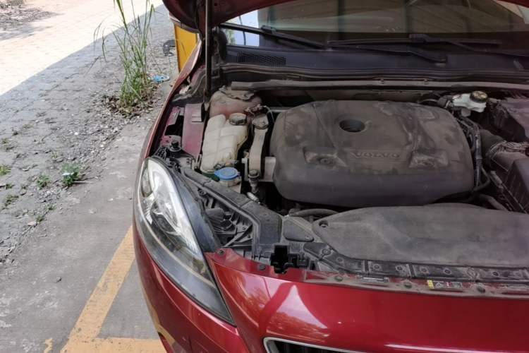 Used Volvo V40 2017 T3 Smart Edition Engine Bay Right