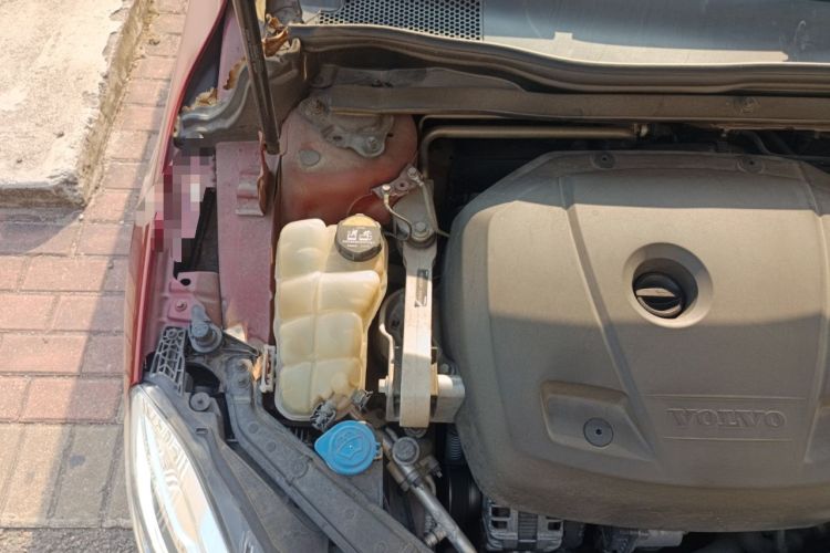 Used Volvo V40 2017 T3 Zhiya Edition Engine Bay Right