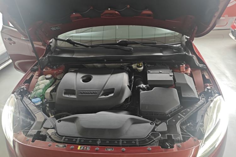 Used Volvo V40 2017 T3 Zhiya Edition Engine Bay