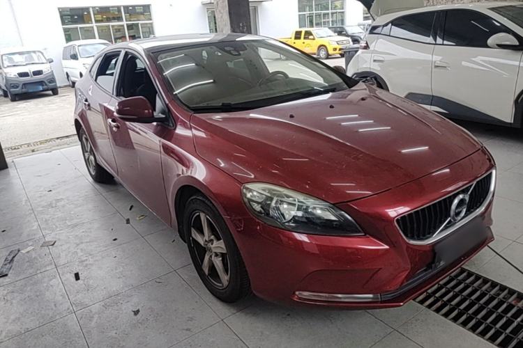 Used Volvo V40 2017 T3 Smart Edition Exterior 1