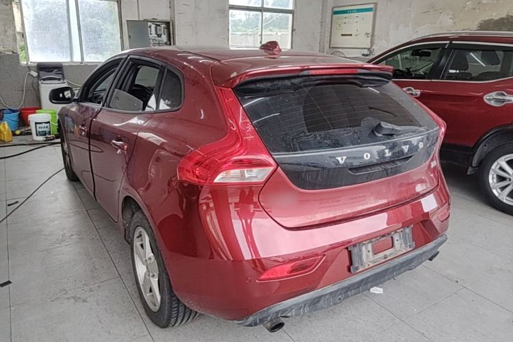 Used Volvo V40 2017 T3 Smart Edition Exterior 2