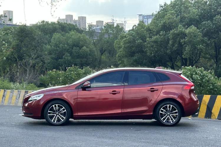 Used Volvo V40 2017 T3 Zhiyi Edition Exterior 4