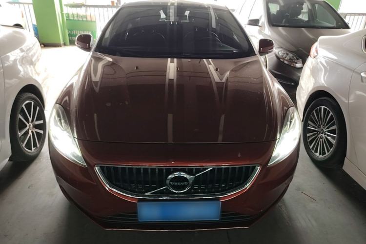 Used Volvo V40 2017 T3 Zhiyi Edition Front