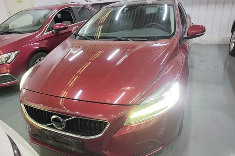 Used Volvo V40 2017 T3 Zhiyi Edition Front