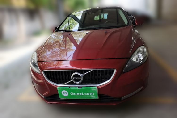 Used Volvo V40 2017 T3 Smart Edition Front