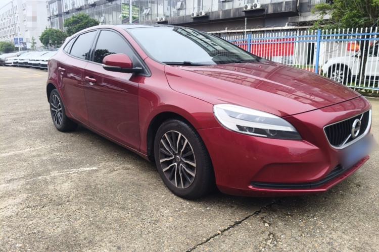 Used Volvo V40 2017 T3 Zhiyi Edition Front Right 45 Deg