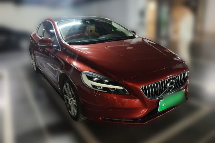 Used Volvo V40 2017 T3 Zhiya Edition Front Right 45 Deg