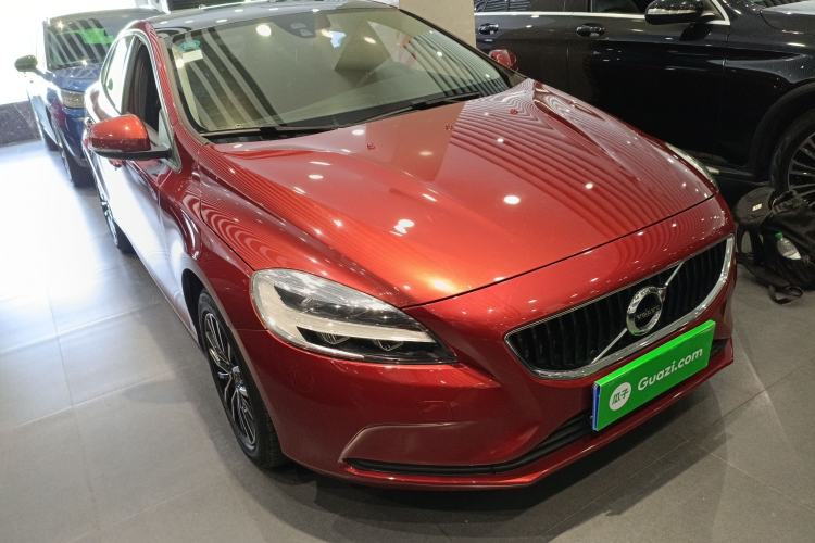 Used Volvo V40 2017 T3 Zhiyi Edition Front Right 45 Deg