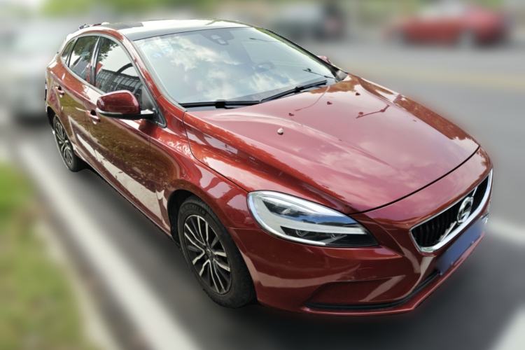 Used Volvo V40 2017 T3 Zhiyi Edition Front Right 45 Deg