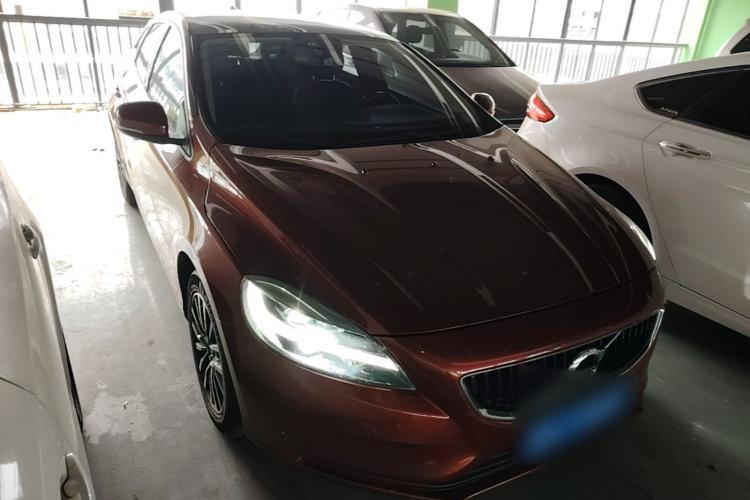Used Volvo V40 2017 T3 Zhiyi Edition Front Right 45 Deg