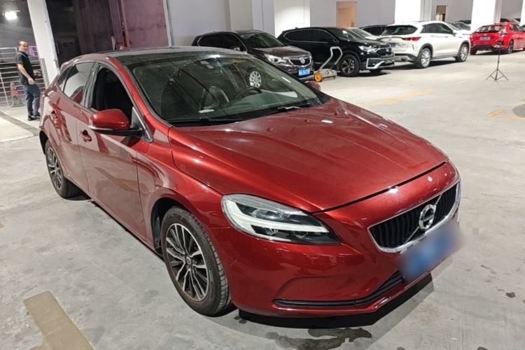 Used Volvo V40 2017 T3 Zhiyi Edition Front Right 45 Deg