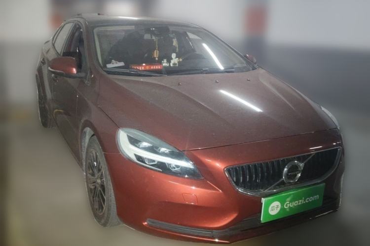 Used Volvo V40 2017 T3 Zhiyi Edition Front Right 45 Deg