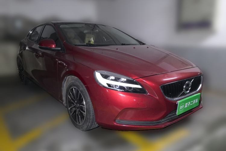 Used Volvo V40 2017 T3 Zhiyi Edition Front Right 45 Deg