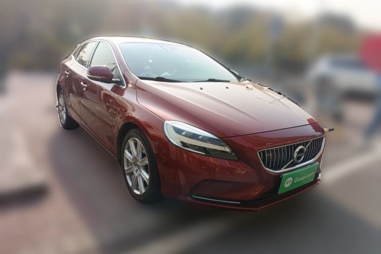 Used Volvo V40 2017 T3 Zhiya Edition Front Right 45 Deg