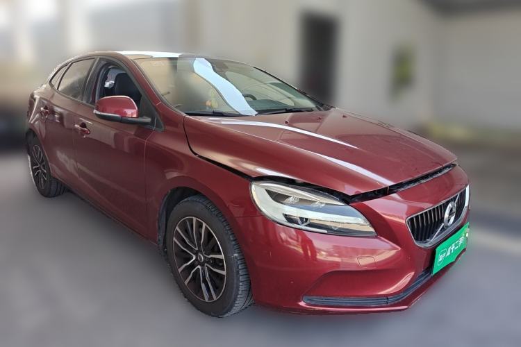 Used Volvo V40 2017 T3 Zhiyi Edition Front Right 45 Deg