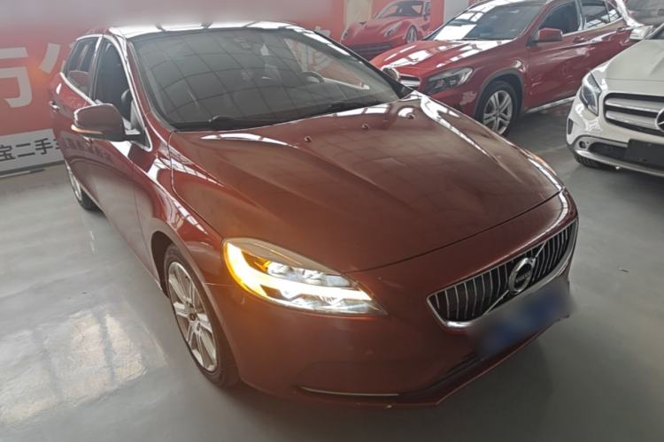 Used Volvo V40 2017 T3 Zhiya Edition Front Right 45 Deg