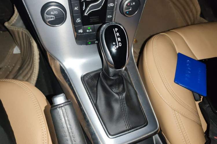 Used Volvo V40 2017 T3 Zhiya Edition Gear Lever
