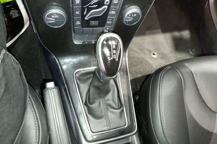 Used Volvo V40 2017 T3 Zhiyi Edition Gear Lever