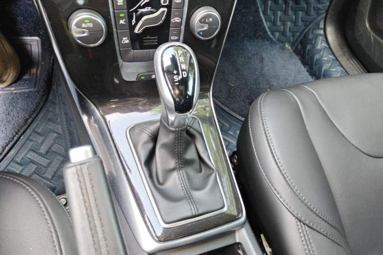Used Volvo V40 2017 T3 Zhiyi Edition Gear Lever