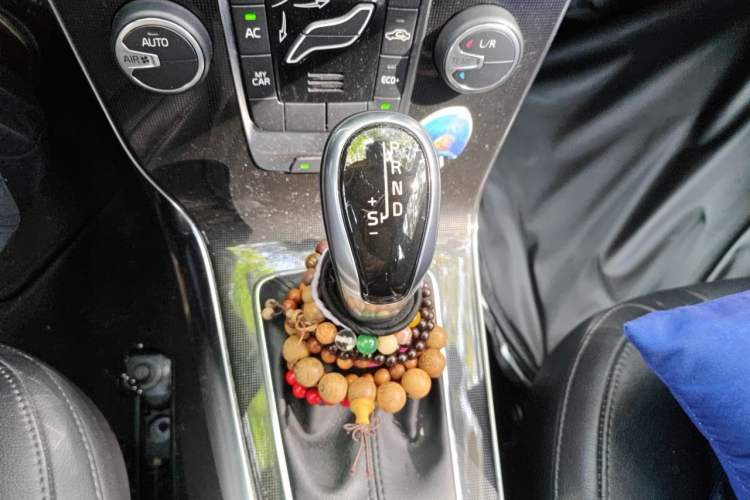 Used Volvo V40 2017 T3 Zhiyi Edition Gear Lever