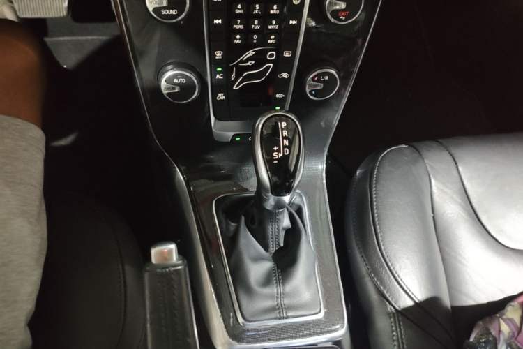 Used Volvo V40 2017 T3 Zhiyi Edition Gear Lever