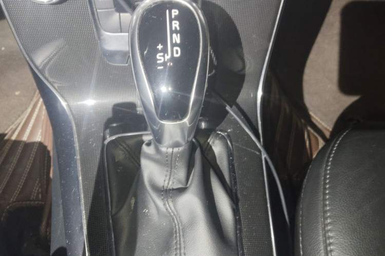 Used Volvo V40 2017 T3 Zhiyi Edition Gear Lever