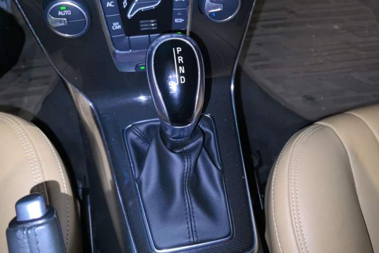 Used Volvo V40 2017 T3 Zhiyi Edition Gear Lever